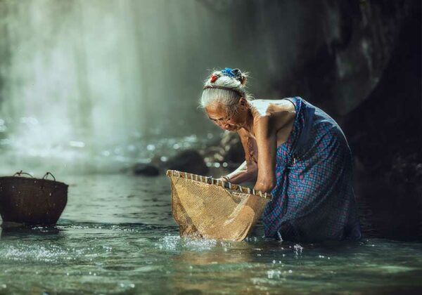 Asian women elderly are fishing in pond
