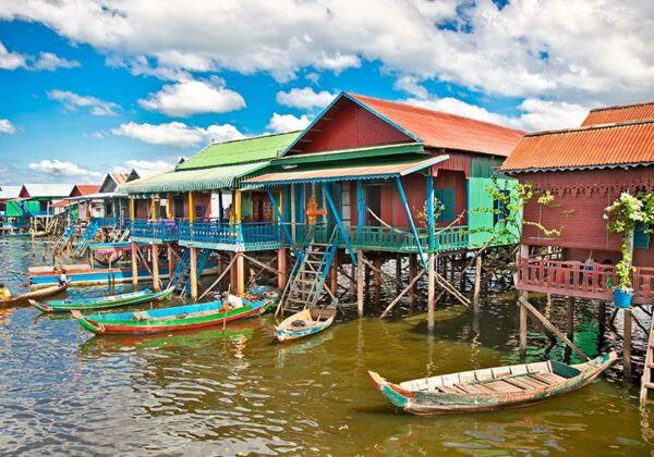 Cambodia-The-floating-village-caled-Komprongpok-on-the-water-of-Tonle-Sap-lake