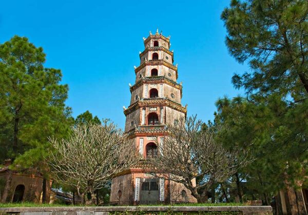 Vietnam-thien-Mu-Pagoda-Hue